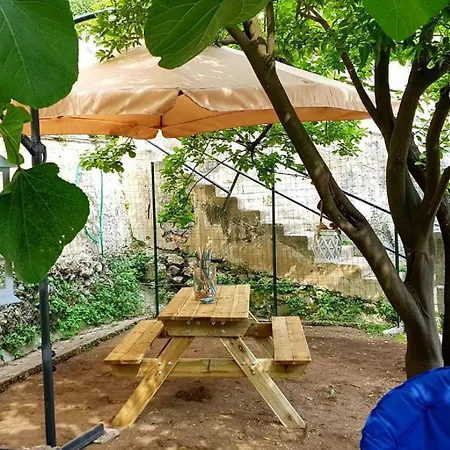 Casa Rosa Con Giardino سيتارا